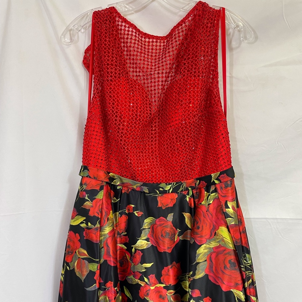 Dave & Johnny formal red top and printed roses